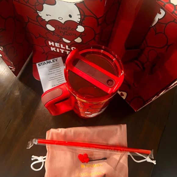 Quencher H2.0 Hello Kitty Red Tumbler - Picture 7 of 7